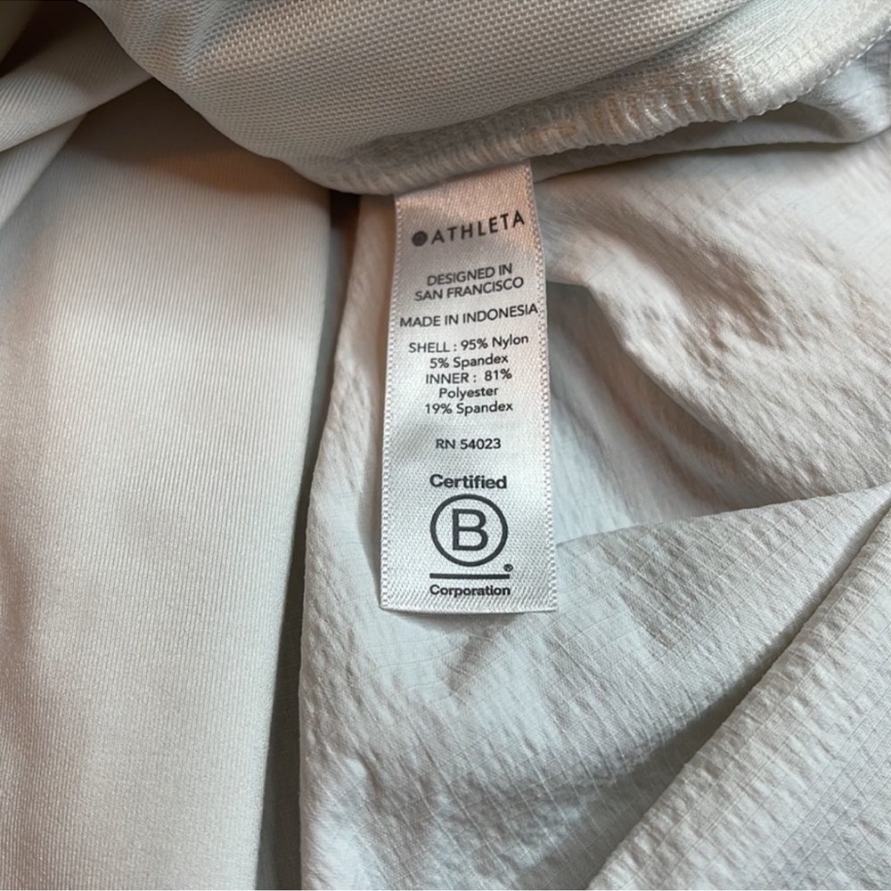 ATHLETA White Trekkie Crest Skort Size 8  -- CLOSET STAPLE!!! - Picture 8 of 8